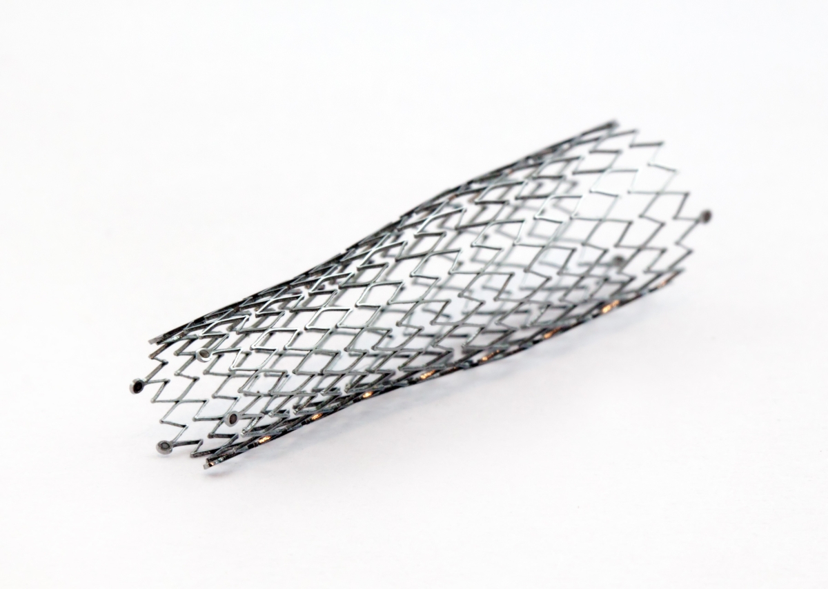 Mesh metal nitinol self-expandable stent for endovascular surgery